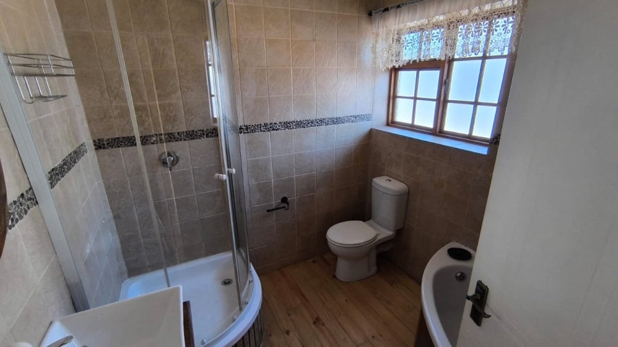 To Let 5 Bedroom Property for Rent in George East Western Cape